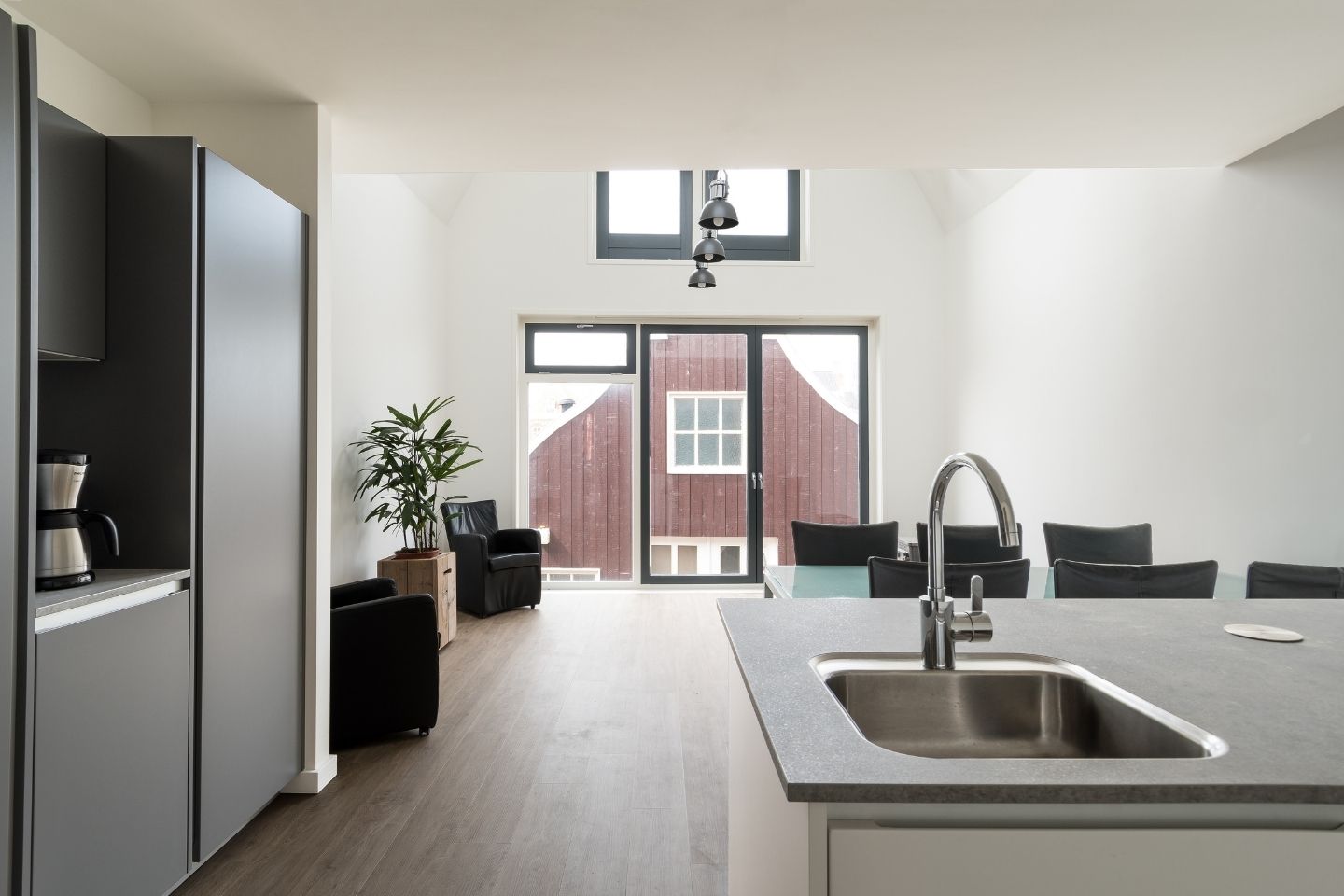 AG architecten woning Haarlem vanuit keuken
