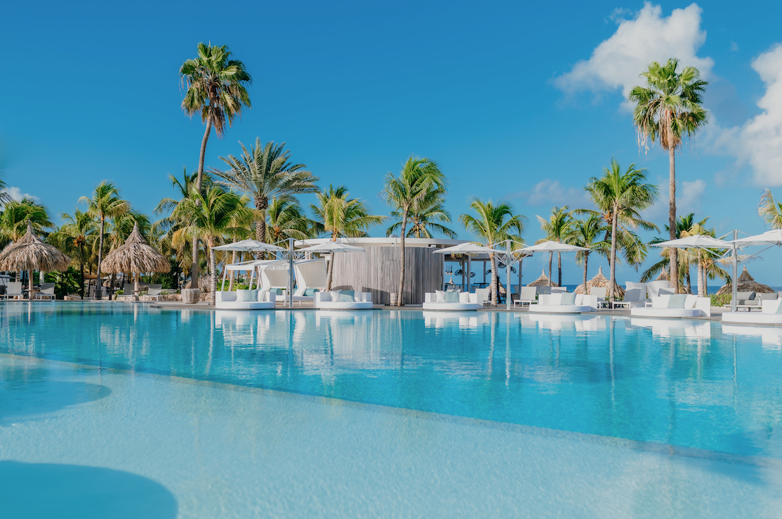 Plaza Beach Resort Bonaire AG architecten zwembad