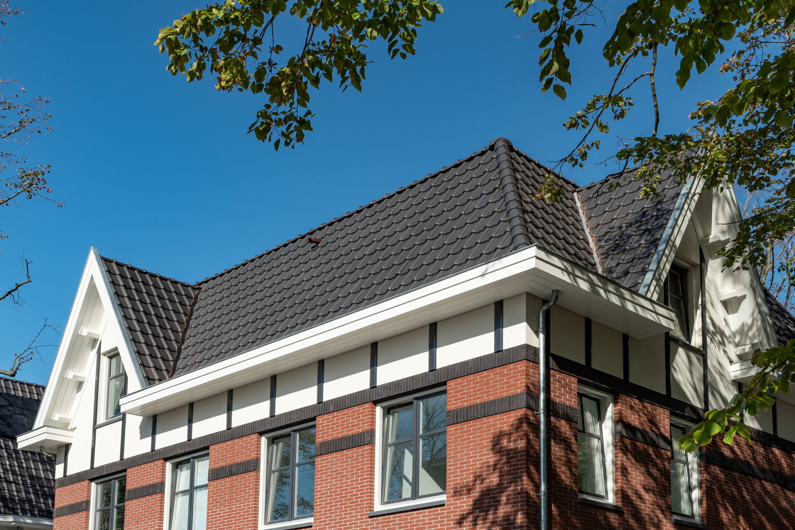 AG architecten moderne rietgedekte villa Heemskerk Detail kolom zijkant