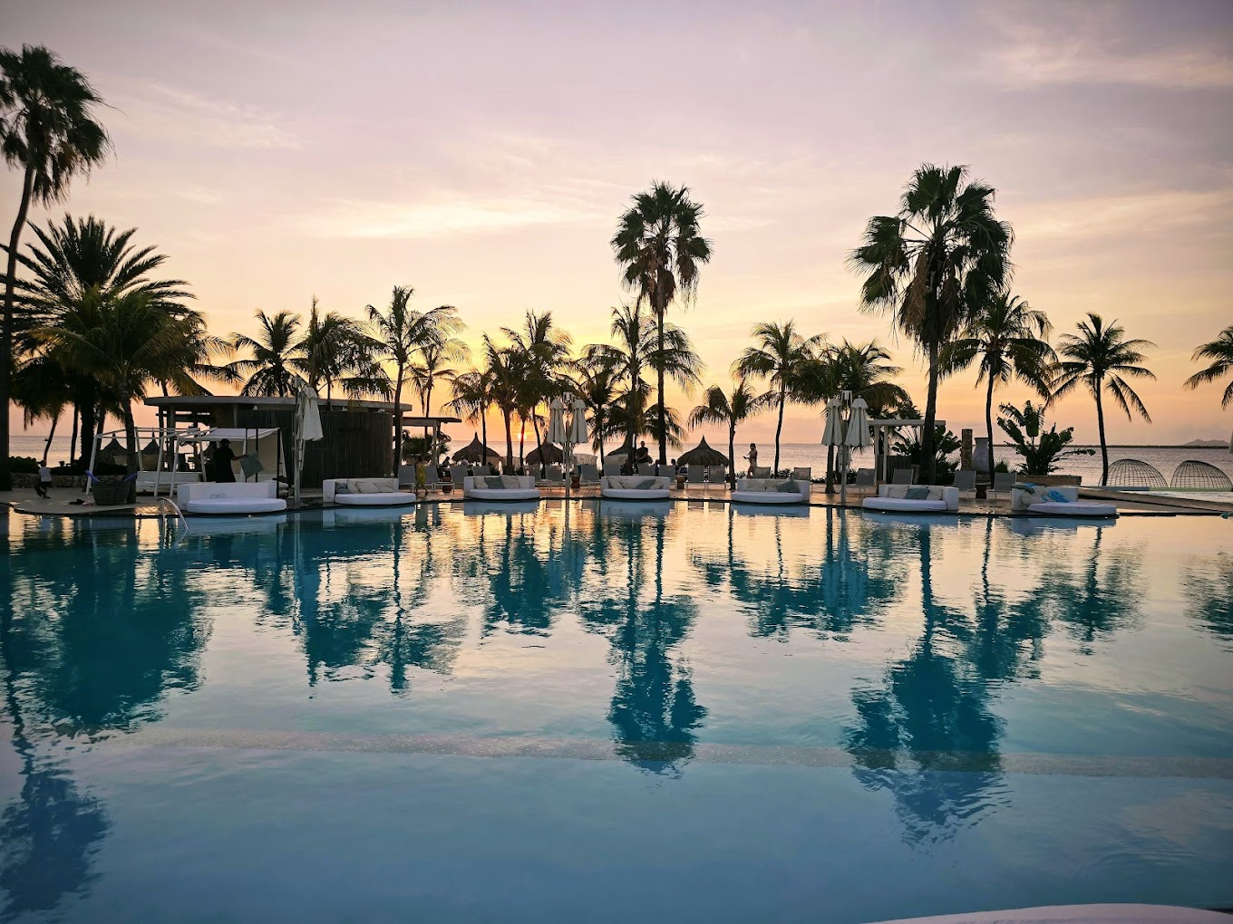 Plaza Beach Resort Bonaire AG architecten zwembad