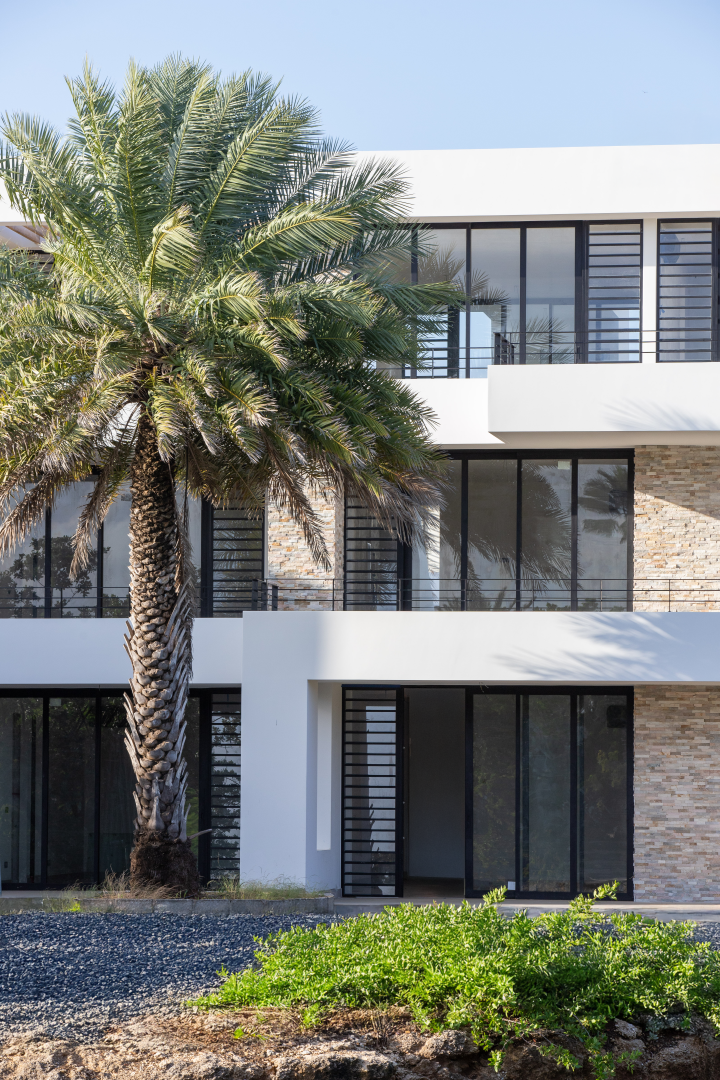 Plaza Beach Resort Bonaire appartementen AG architecten infinity pool