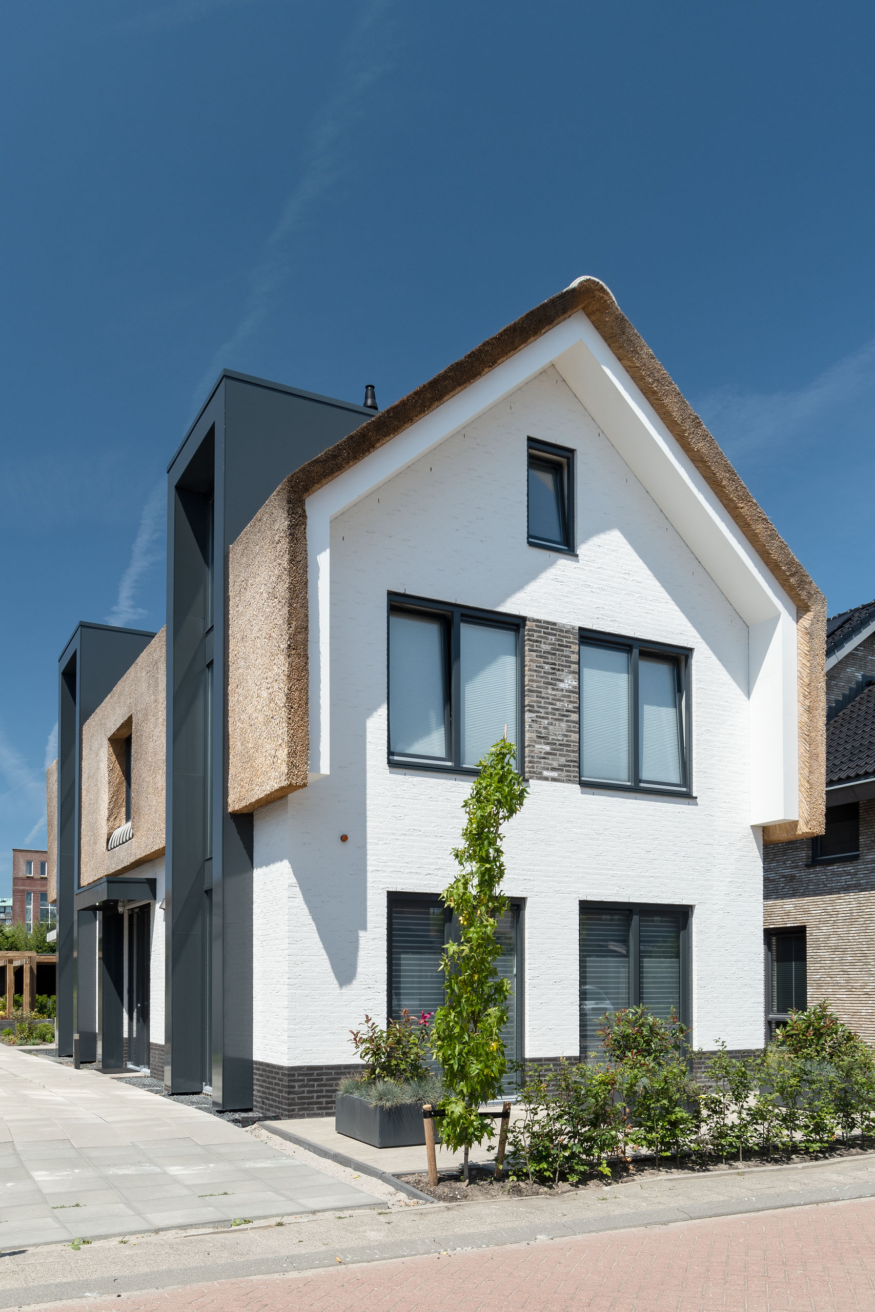 AG architecten moderne rietgedekte villa Heemskerk Woonkeuken