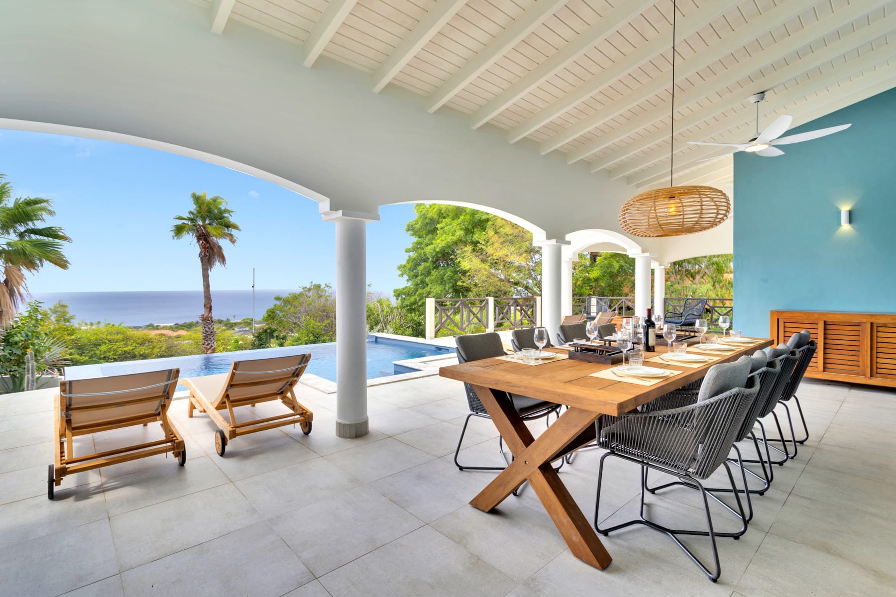 AG architecten moderne rietgedekte villa Heemskerk achterkant