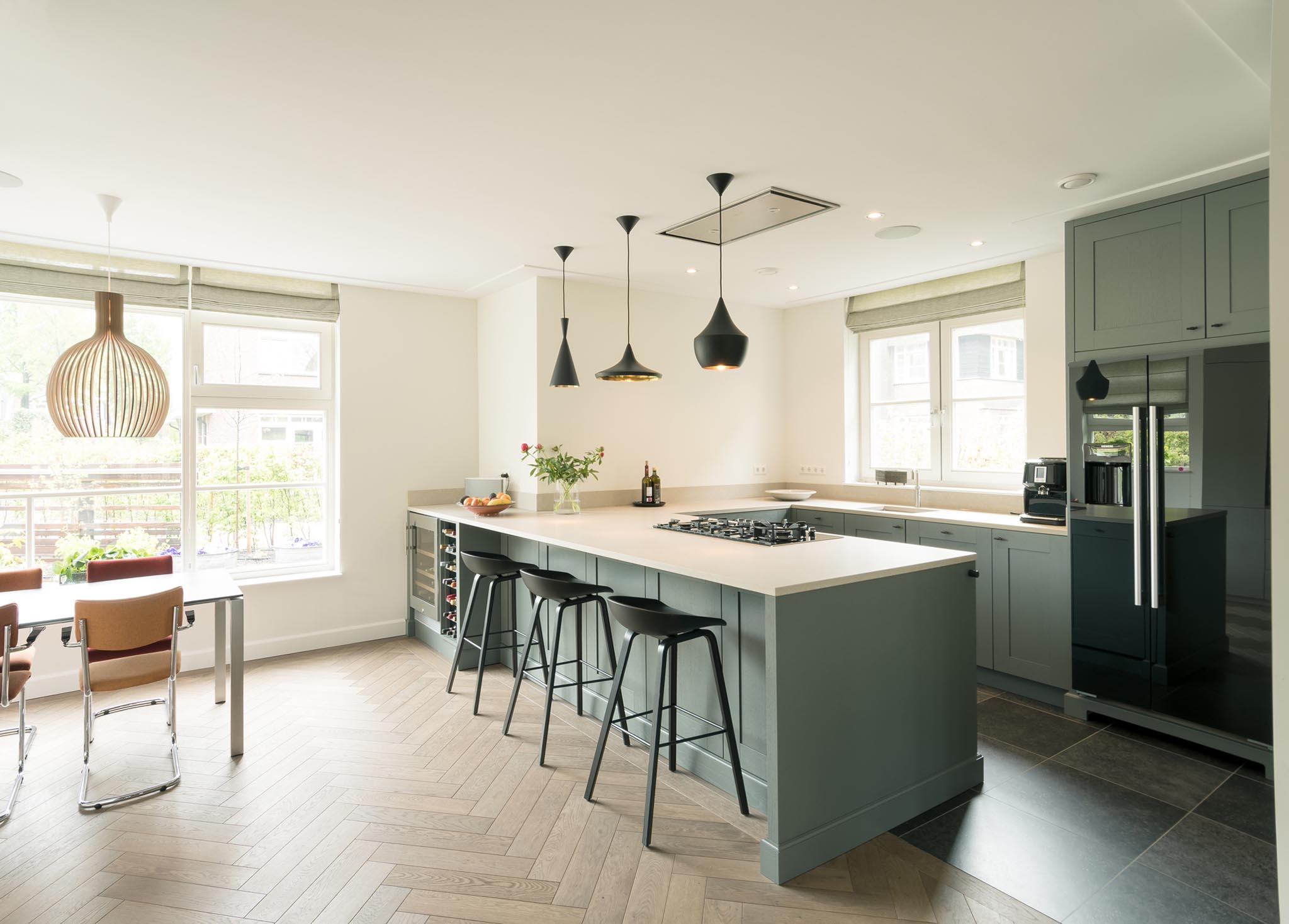 AG architecten moderne rietgedekte villa Heemskerk achterkant