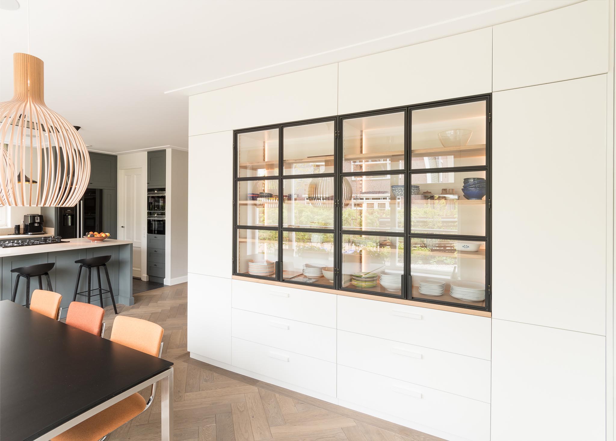 AG architecten moderne rietgedekte villa Heemskerk achterkant