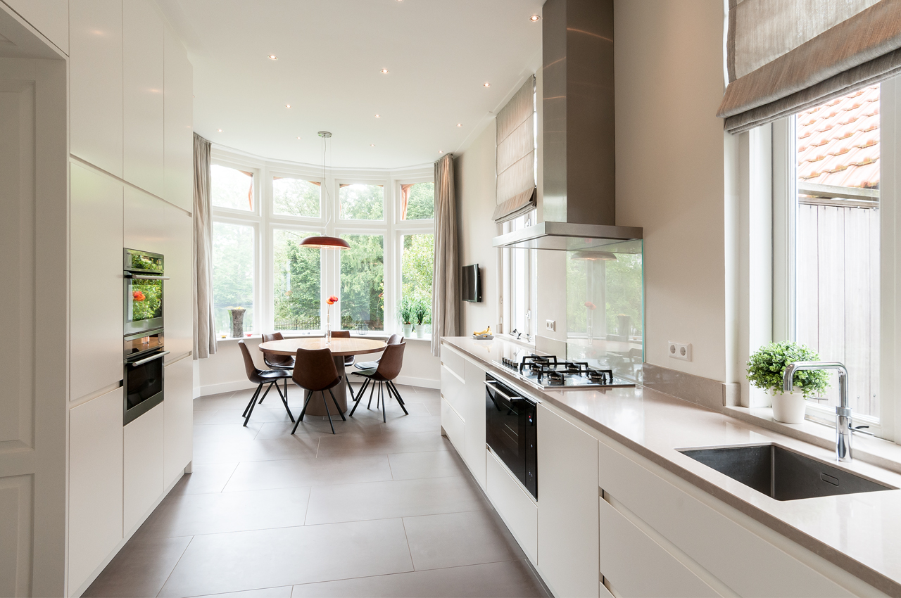 AG architecten moderne rietgedekte villa Heemskerk Woonkeuken