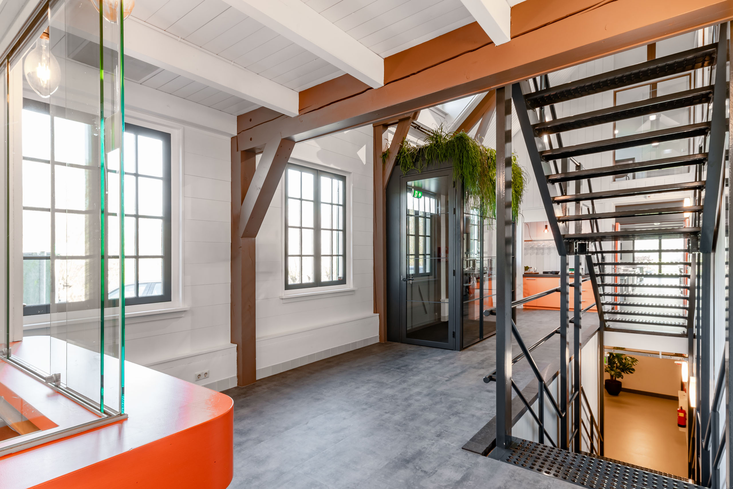 AG architecten moderne rietgedekte villa Heemskerk Woonkeuken