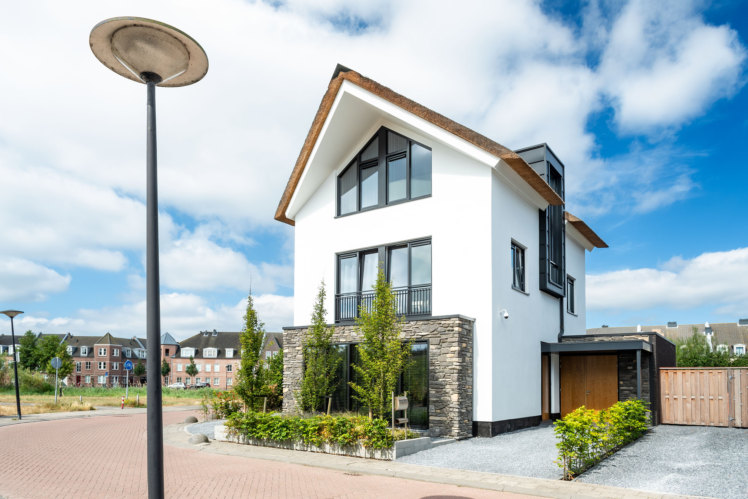 AG architecten moderne rietgedekte villa Heemskerk Woonkeuken