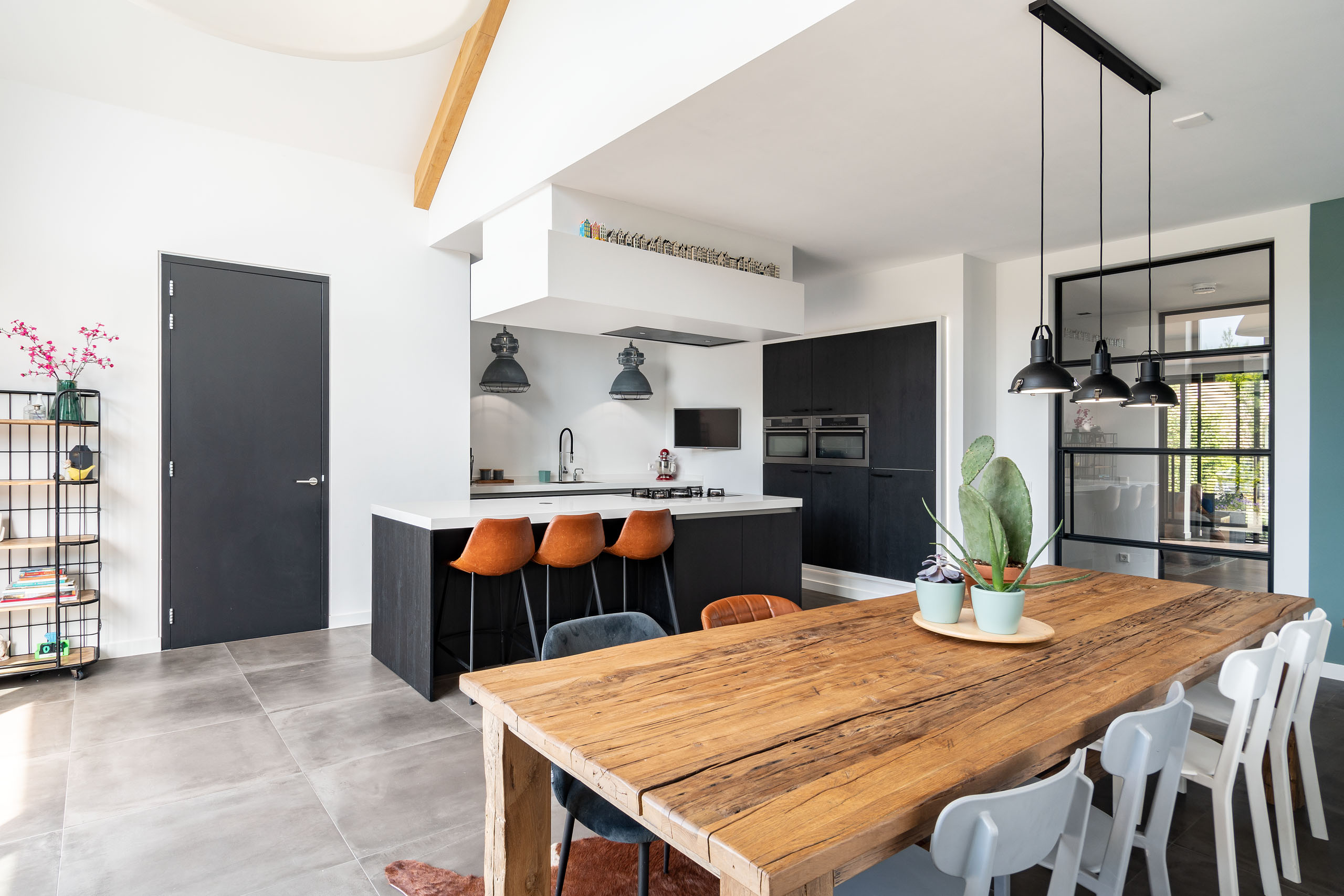 AG architecten moderne rietgedekte villa Heemskerk Woonkeuken