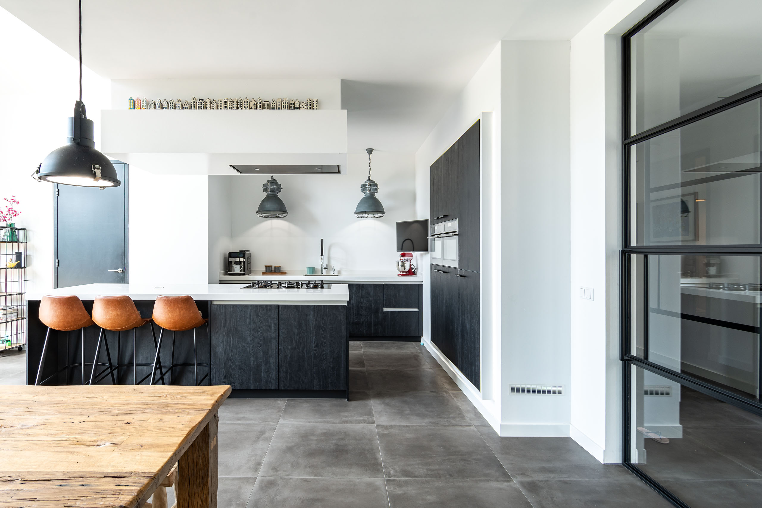 AG architecten moderne rietgedekte villa Heemskerk achterkant