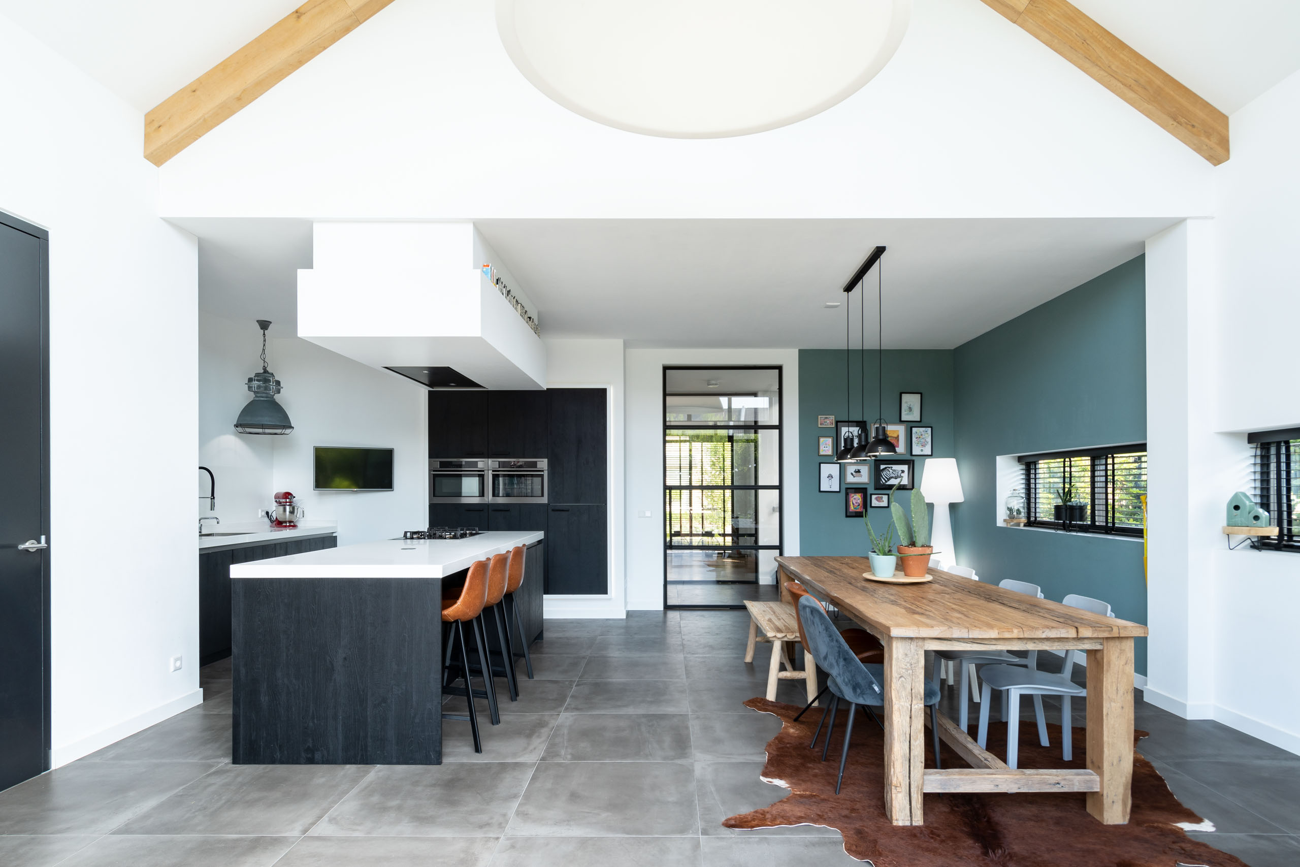 AG architecten moderne rietgedekte villa Heemskerk Woonkeuken