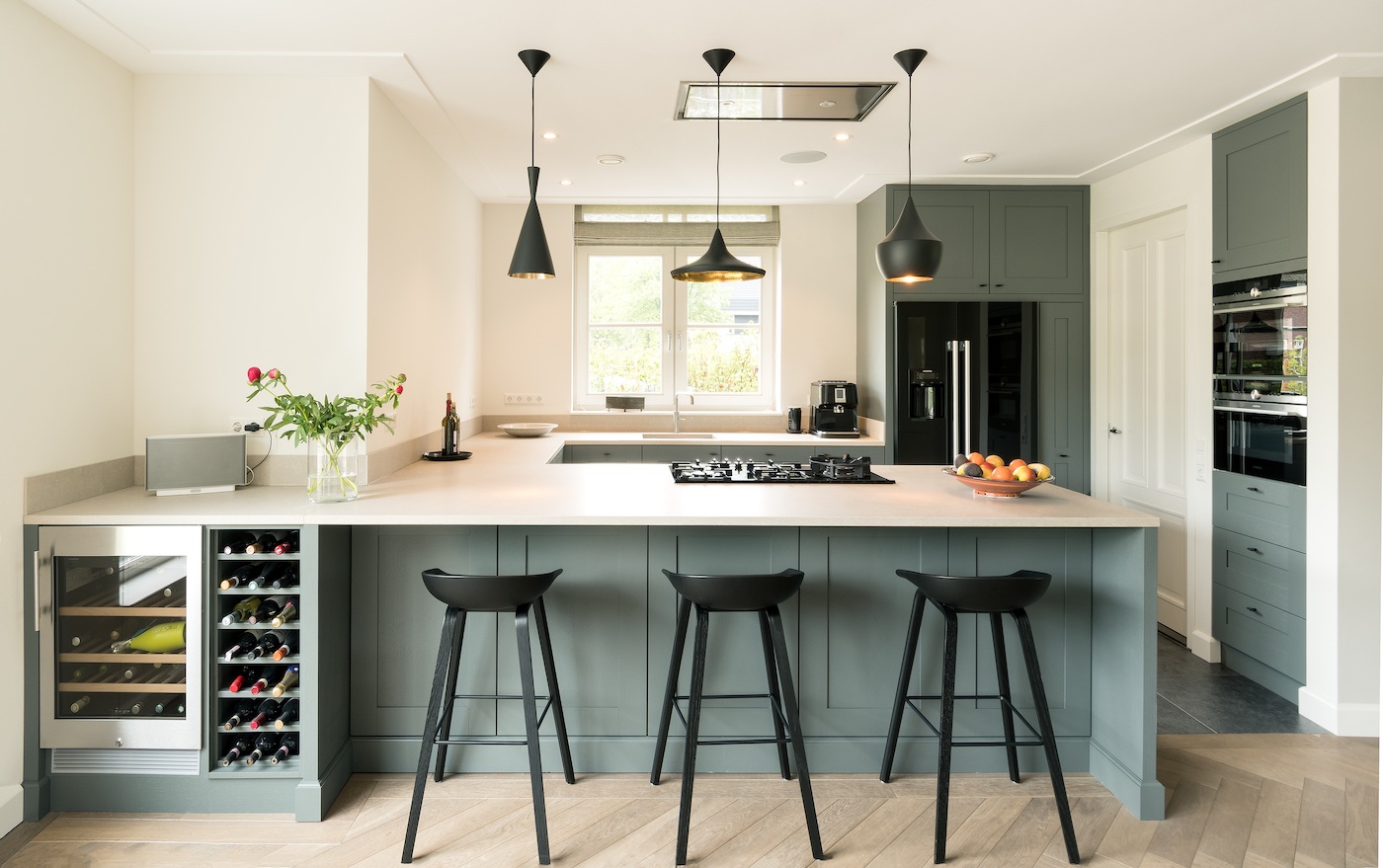 Moderne keuken AG architecten moderne rietgedekte villa Heemskerk achterkant