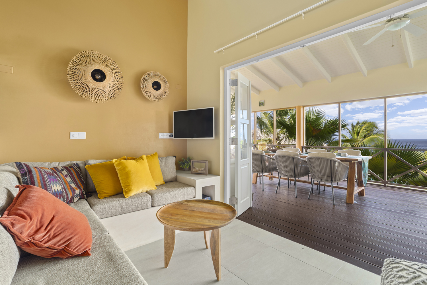 AG architecten moderne rietgedekte villa Heemskerk achterkant